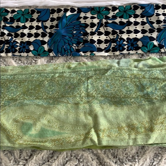 9 Colorful Scarfs - Picture 2 of 7